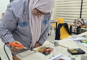 ورشة "الزجاج المعشّق" Stained Glass مع الفنانة منى حشمة