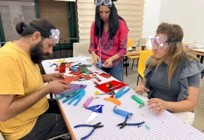 ورشة "الزجاج المعشّق" Stained Glass مع الفنانة منى حشمة