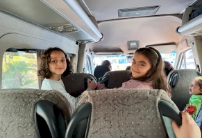 زيارة أطفال مدرسة الفنون البصرية (5 الى 11) لمعرض الفنان علاء البابا 