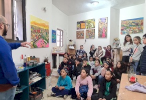 زيارة أطفال مدرسة الفنون البصرية (5 الى 11) لمعرض الفنان علاء البابا 