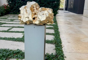 الاحجار  الهائمة 