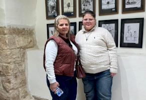 منتدى الفنون البصرية يفتتح معرض أعمال طلبة المساقات الأكاديمية والهواة في البلدة القديمة كفر عقب