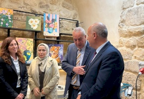 منتدى الفنون البصرية يفتتح معرض أعمال طلبة المساقات الأكاديمية والهواة في البلدة القديمة كفر عقب