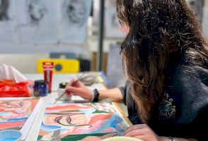 مساق "خامات وتجارب" 