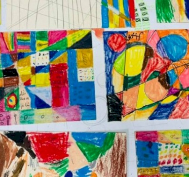 استخدام الخطوط والأشكال الهندسية والالوان من قبل الاطفال لتكوين عمل ابداعي ينمي الخيال