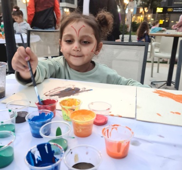 ارسم لوحتك أنت الفنان مع الأطفال