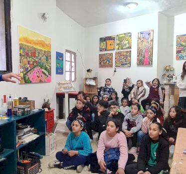 زيارة أطفال مدرسة الفنون البصرية (5 الى 11) لمعرض الفنان علاء البابا 