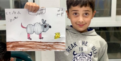 استخدام الخطوط والأشكال الهندسية والالوان من قبل الاطفال لتكوين عمل ابداعي ينمي الخيال