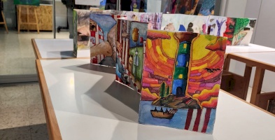 معرض &quot;على قماش 2 &quot;لطلبة المستويات الأكاديمية في مدرسة الفنون البصرية