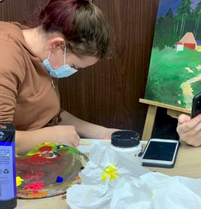 لقطات لطلبة المستويات الاكاديمية لتعليم الفنون في المنتدى