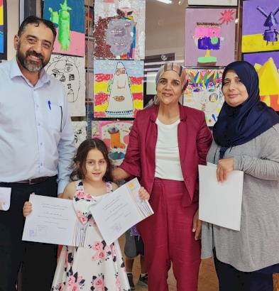 معرض &quot;مساحات فنية&quot; وتخريج طلبة مساقات بستان الفن وأساسيات مبادئ الرسم