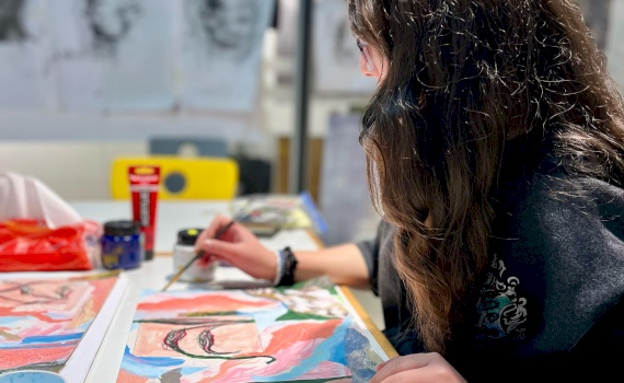 مساق "خامات وتجارب" 