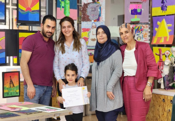 معرض &quot;مساحات فنية&quot; وتخريج طلبة مساقات بستان الفن وأساسيات مبادئ الرسم